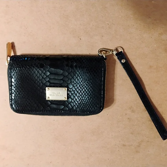 Michael Kors Black Snakeskin Wristlet Wallet. Never Used. Smoke free home. - Picture 1 of 3